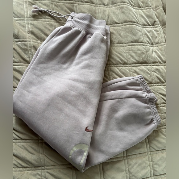 Nike Soft Gray / purple Joggers - Picture 2 of 8